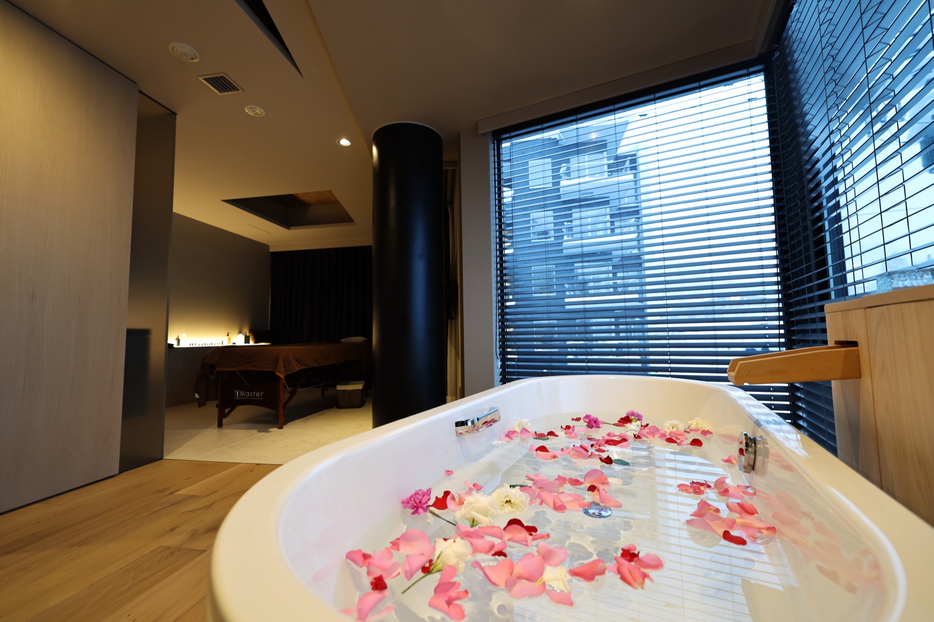 Flower petal bath with spa suite